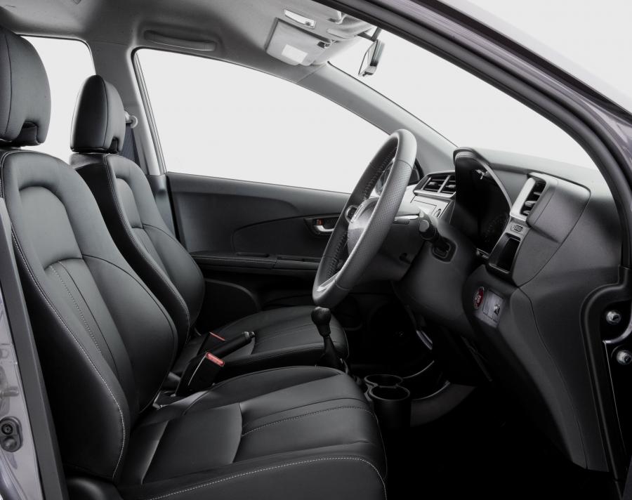 Интерьер Honda BR-V 2016 года  (ZA) (фото 32 из 38)